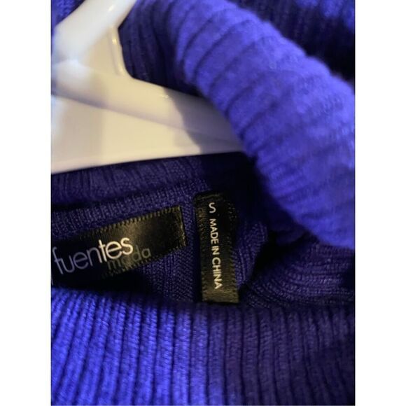 Daisy Fuentes Long Sleeve Turtleneck‎ - Picture 4 of 7